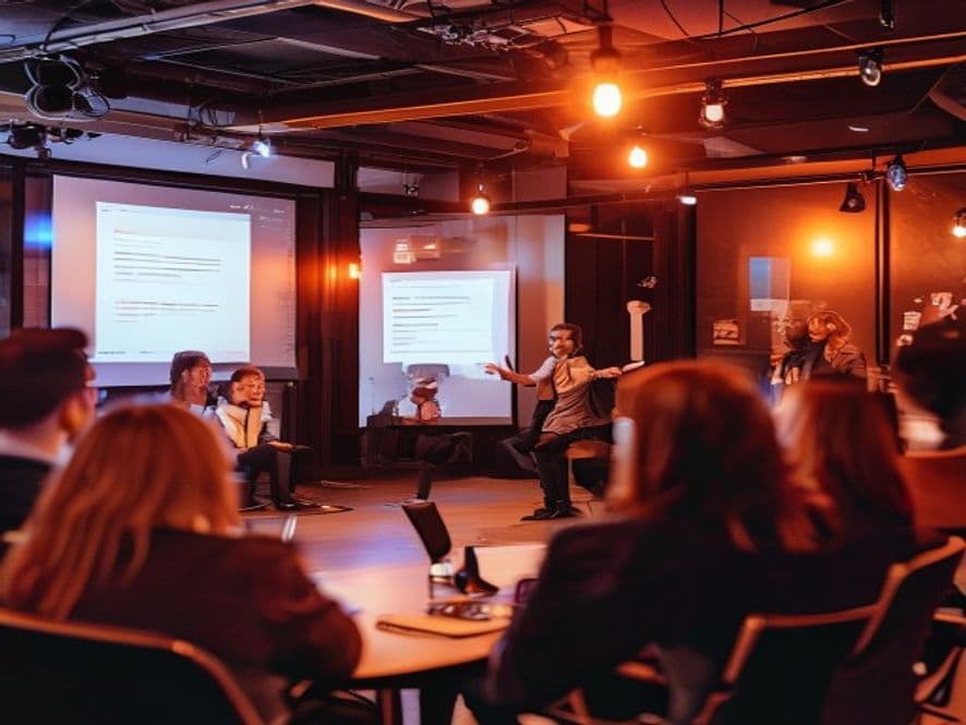 From Pitch to Prototype: Insider Insights from the Sustainista Hackathon Jury